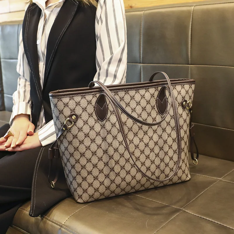 

Free Shiping items fashion printed women's retro large capacity tote bag with simple commuting one shoulder style []