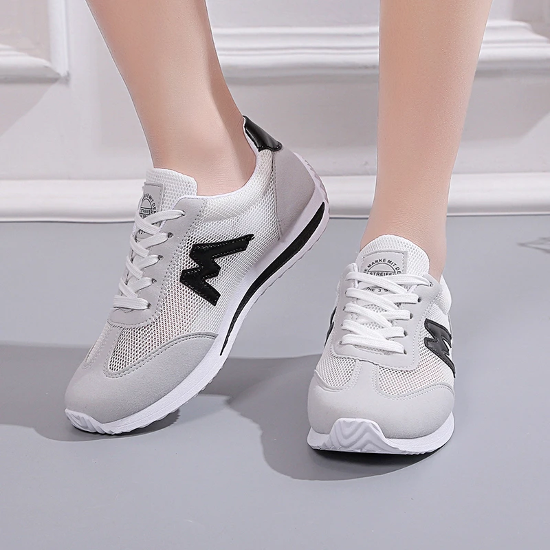 Новинка модная женская обувь с круглым носком и плоской подошвой сетчатые