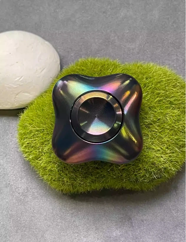 

Second-hand product EDC KAP Four leaf grass zirconium alloy color fingertip gyroscope Decompression toys