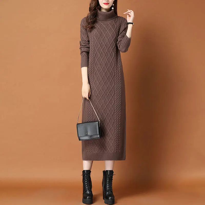 Женское трикотажное платье-водолазка