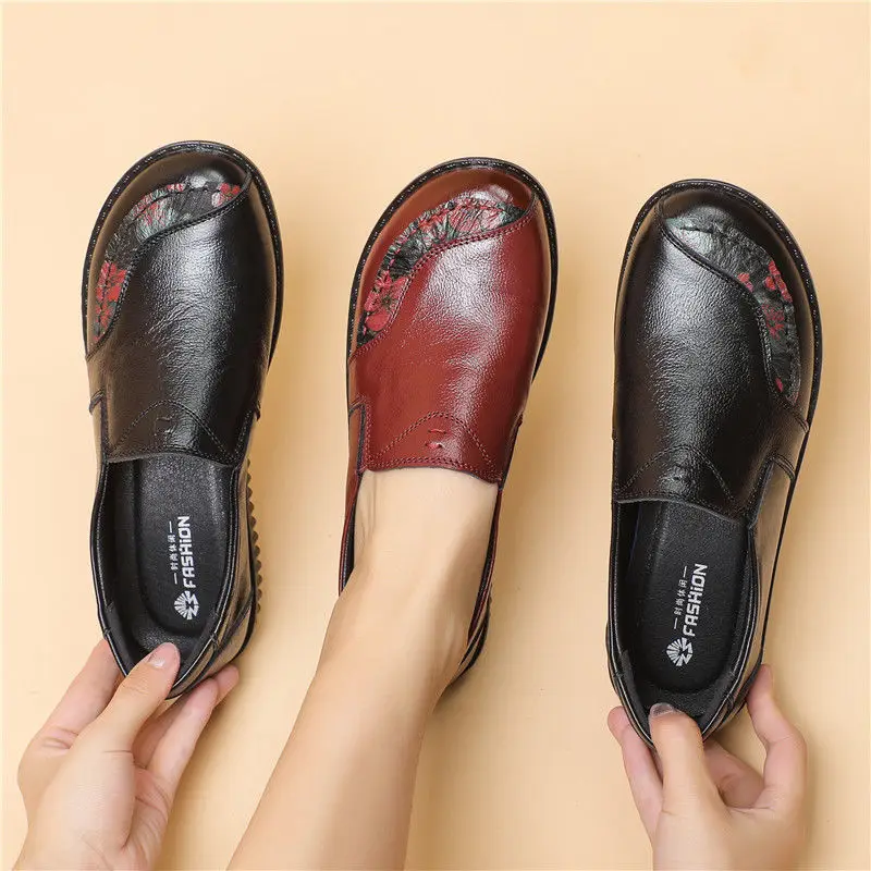 

Spring Flats Luxury Women Flat Elderly Shoes Retro Vintage Genuine Leather Loafers Black Women's Shoes Moccasins With Fur Loafer