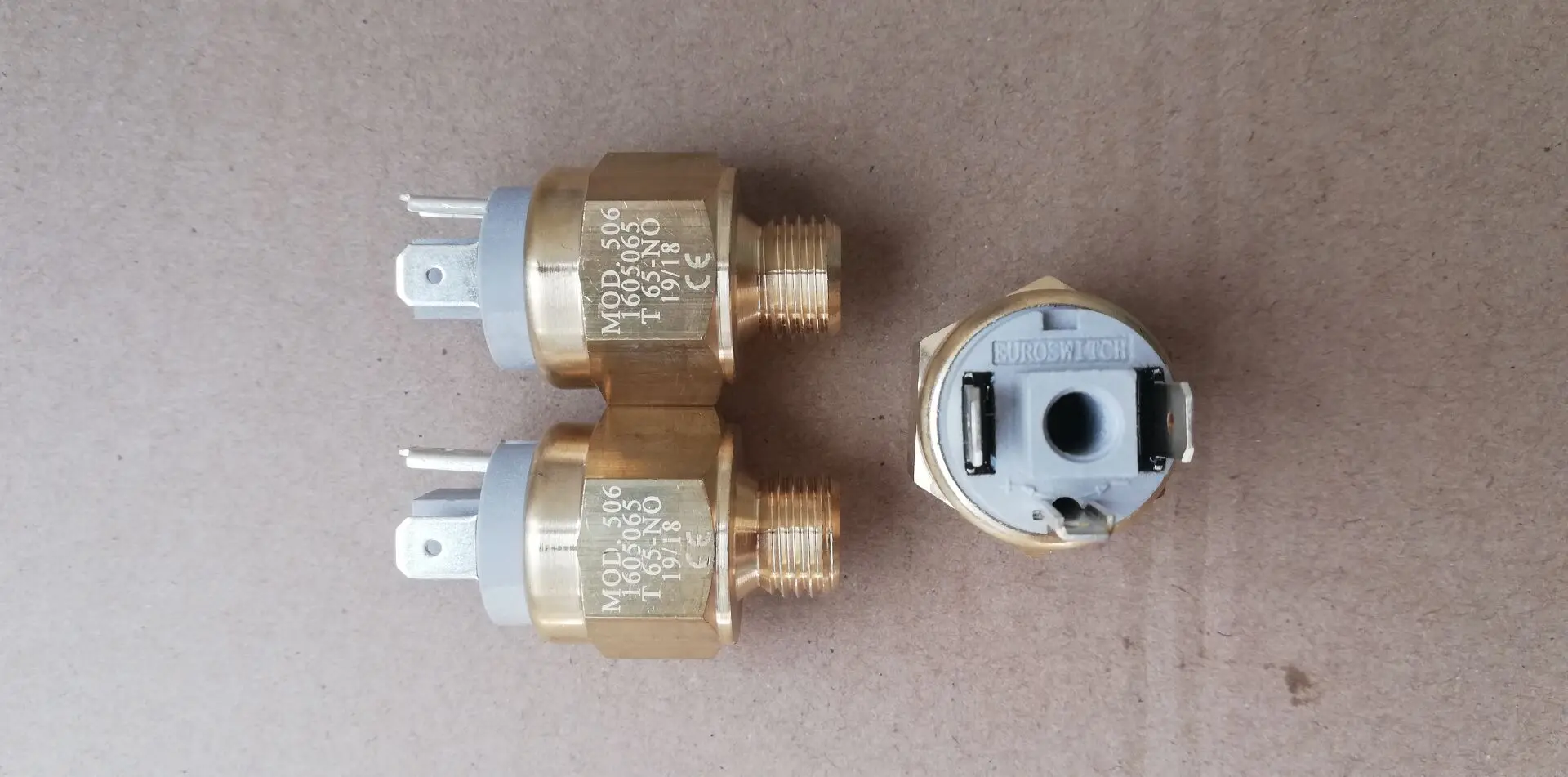 Итальянский биметаллический регулятор температуры EUROSWITCH нормально открытый и