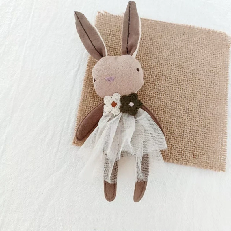 

Ручная брошь кролик пасторальный