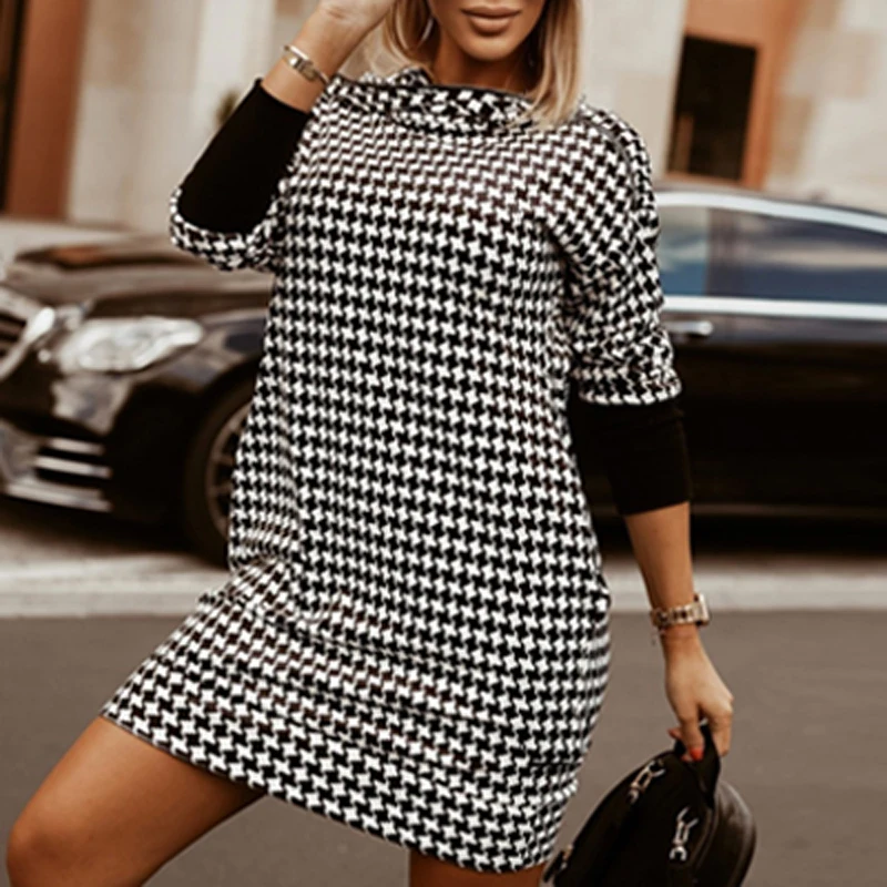 

Женское прямое платье-свитшот с капюшоном и длинным рукавом