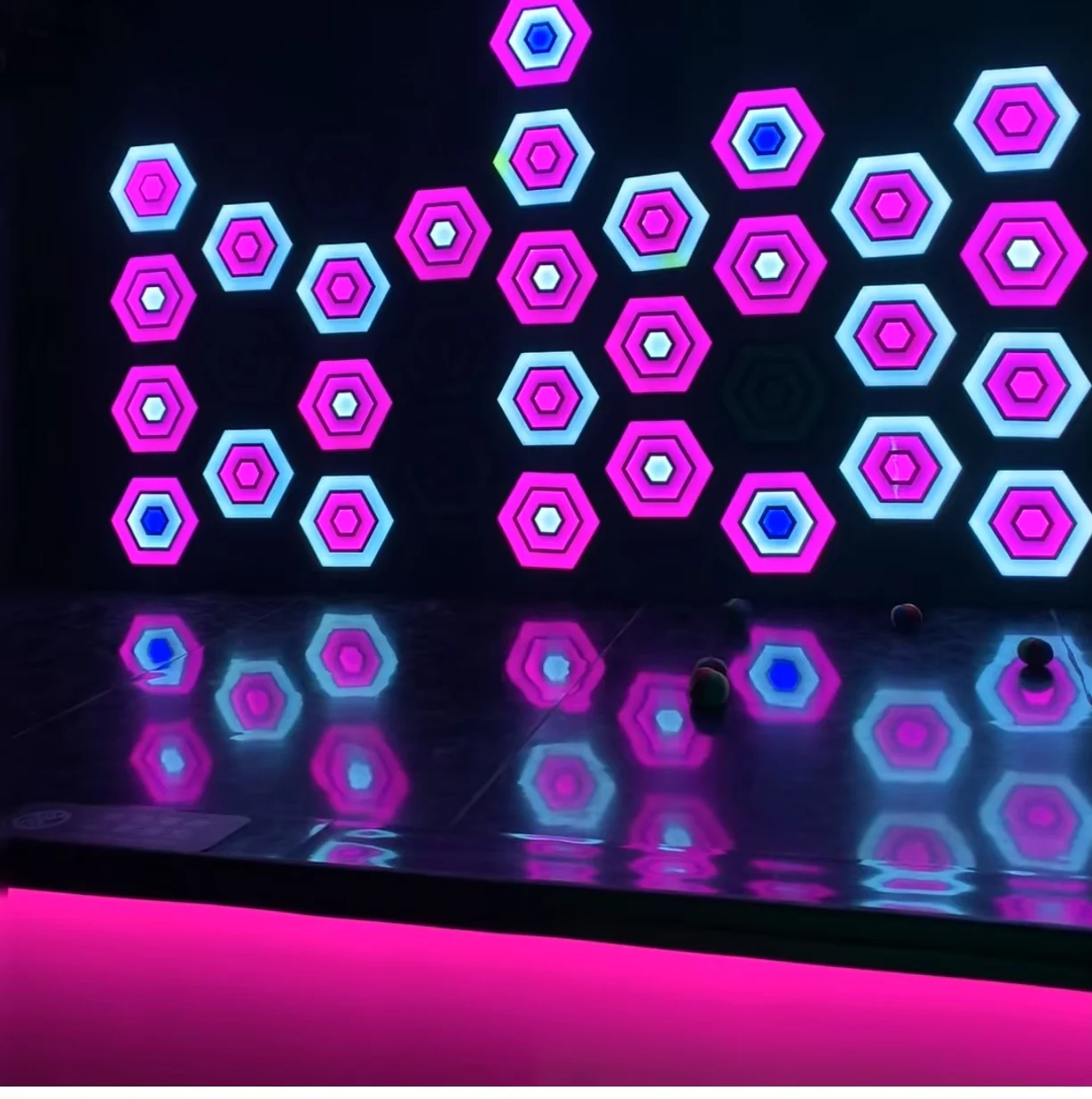 Фото Интерактивный игровой LED-модуль Super Grid 35x35 см для игр на реакцию, арены, лабиринтов и квест-комнат №3