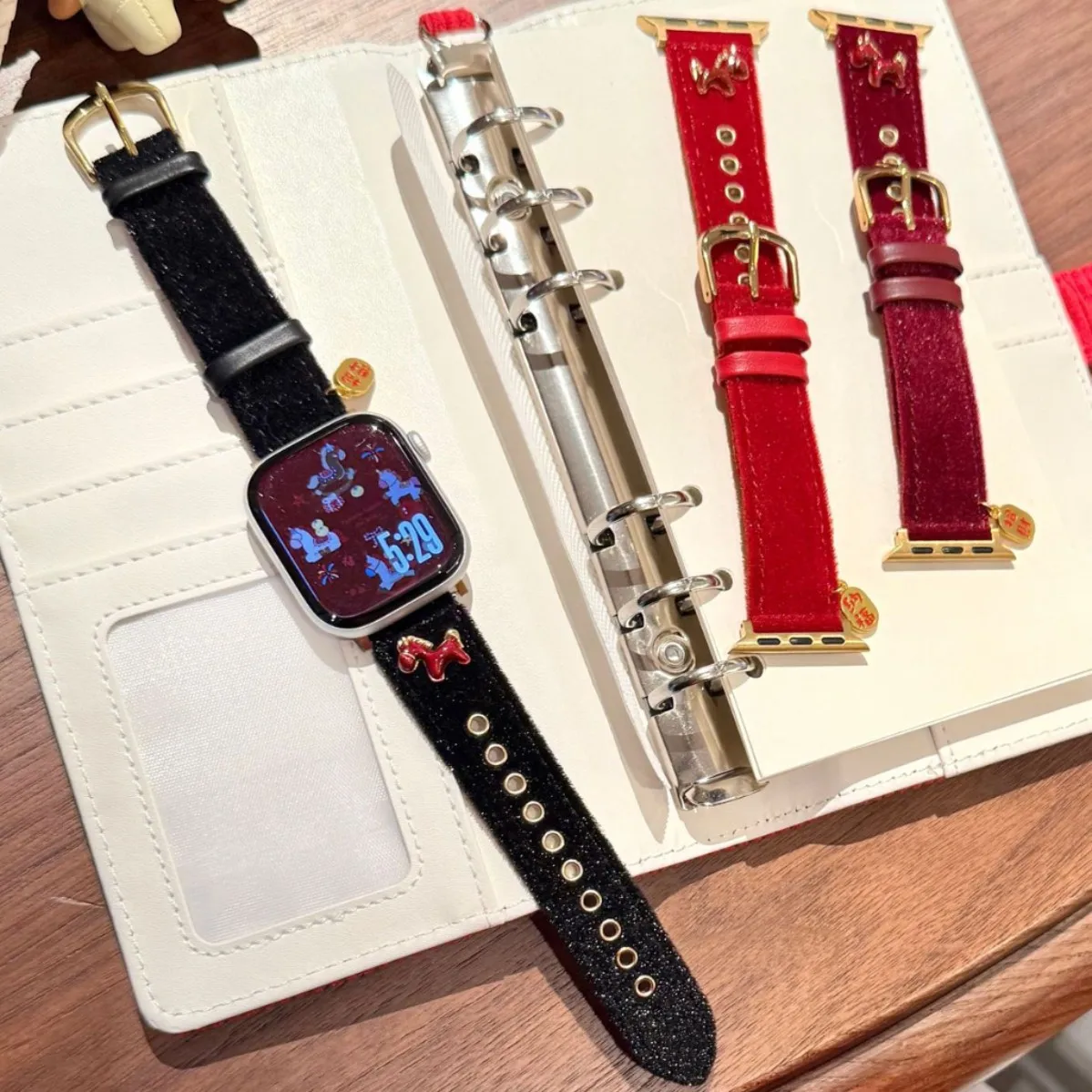 Фото Ремешок Star Pony из бархатной кожи для Iwatch 11 10 9 8 7 6 Ultra SE, мультяшный ремешок-браслет для Apple Watch 44 мм, 42, 45, 46, 49, 38, 41, 40 мм №2