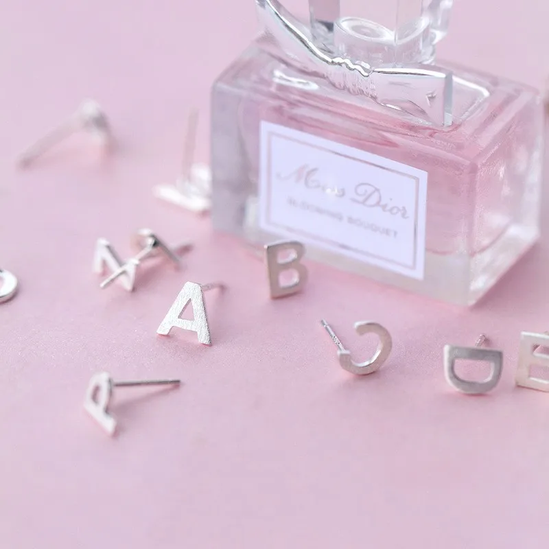 

S925 Sterling Silver Letter Stud Earrings A-Z 26 English Alphabet for Women Creative Fashion Jewelry DIY Accessories Wedding