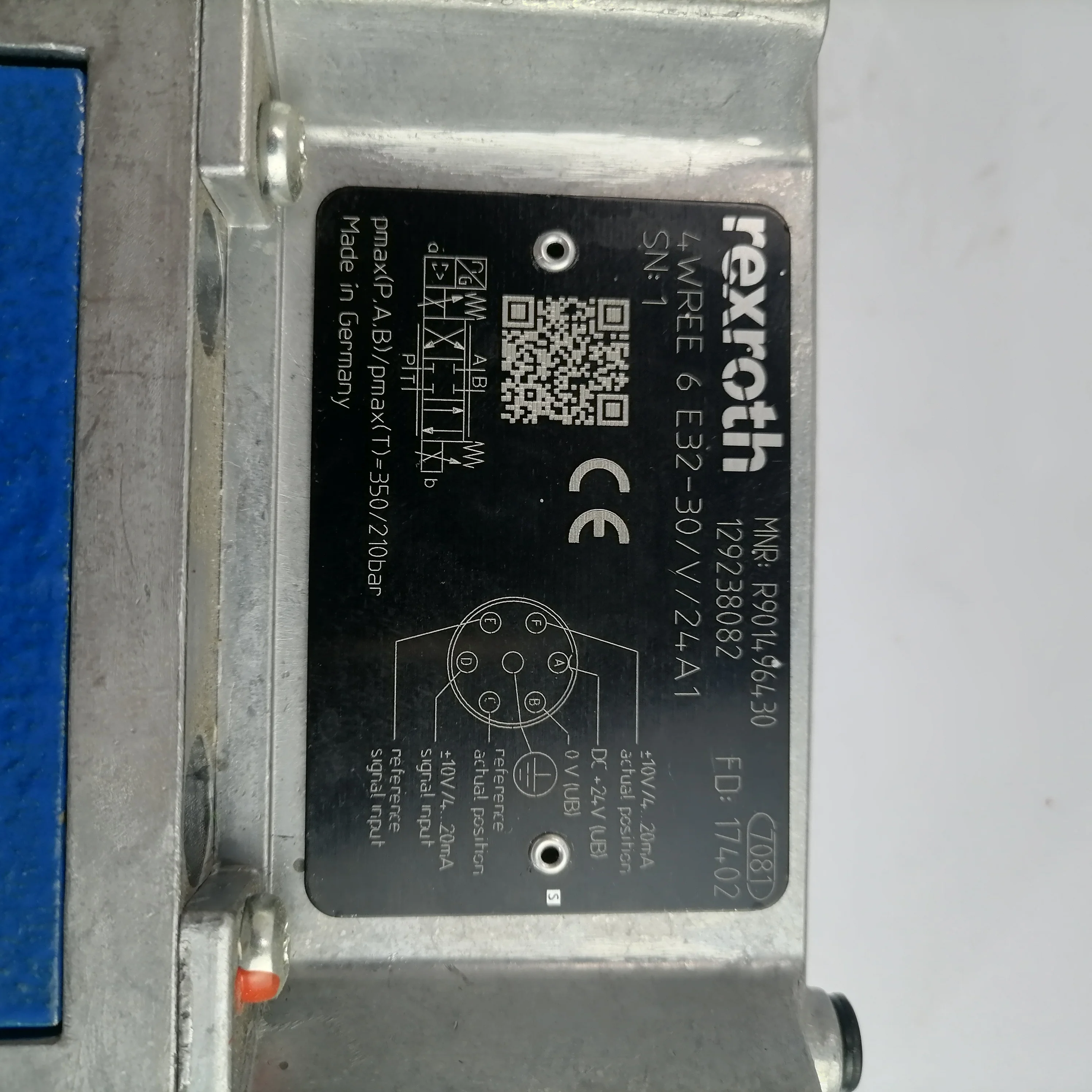 Пропорциональный распределительный клапан 4WREE Rexroth R 901496430 4WREE6E32-3X/V/24A1