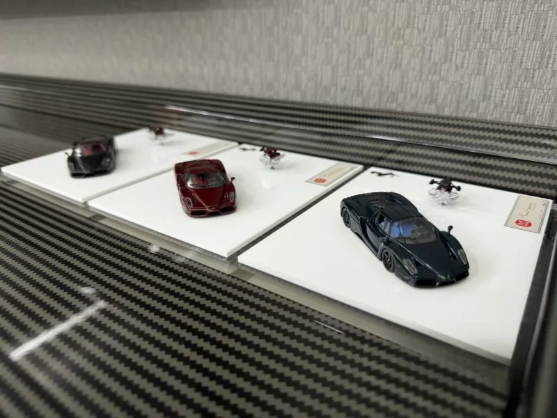 1:64 синий красный черный карбоновая версия энзодвигатель первый выпуск