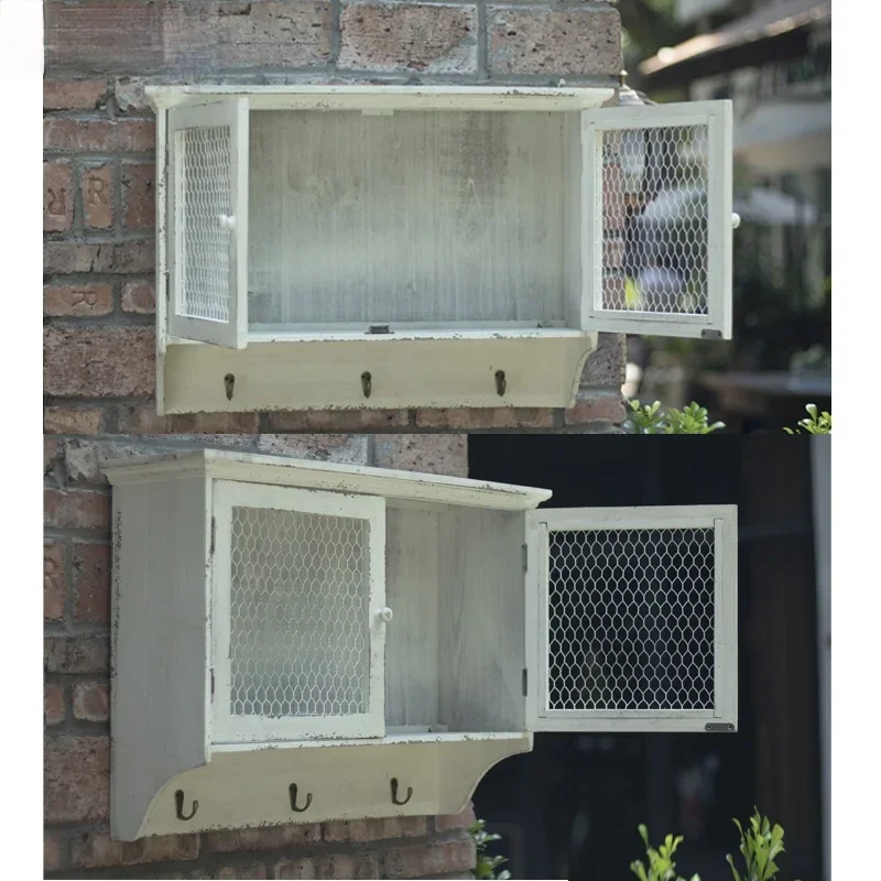 Деревянный настенный шкаф