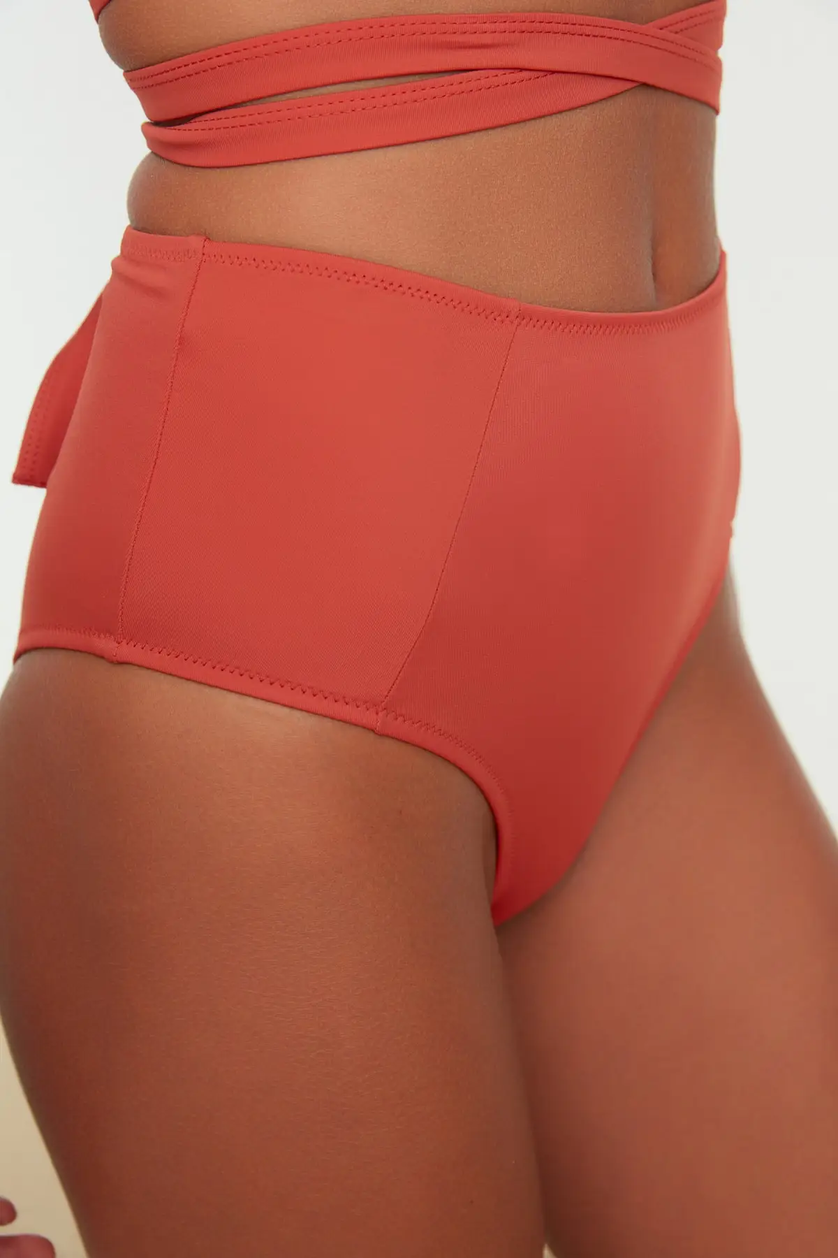 

Kup Stitched High Bel Bikini Bottom TBESS22BA0043