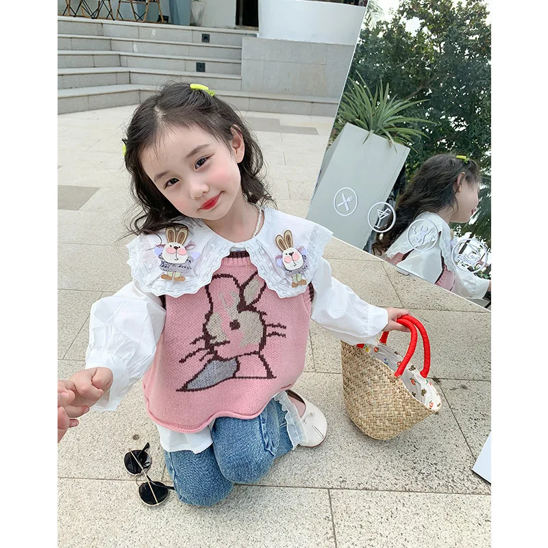 

Костюм-двойка из жилета и рубашки с длинными рукавами и лацканами