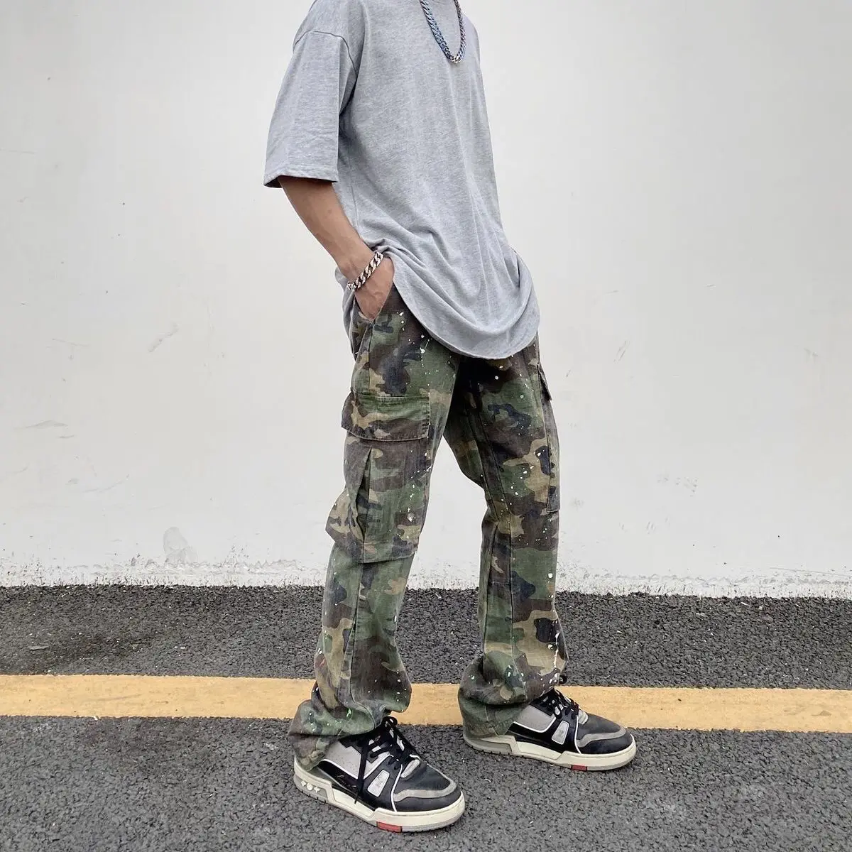 

Splashed Ink Camouflage Cargo Pants Men Cotton Washed Distressed Flared Denim Trousers Streetwear Youth Male Casual Loose Jeans