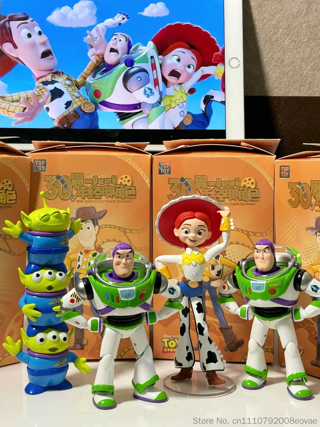 Фото Горячая новинка: Коллекционная фигурка Базза Лайтера к 30-летию Disney Toy Story в слепой коробке — игрушка-персонаж для декора стола, подарок. В наличии. №3