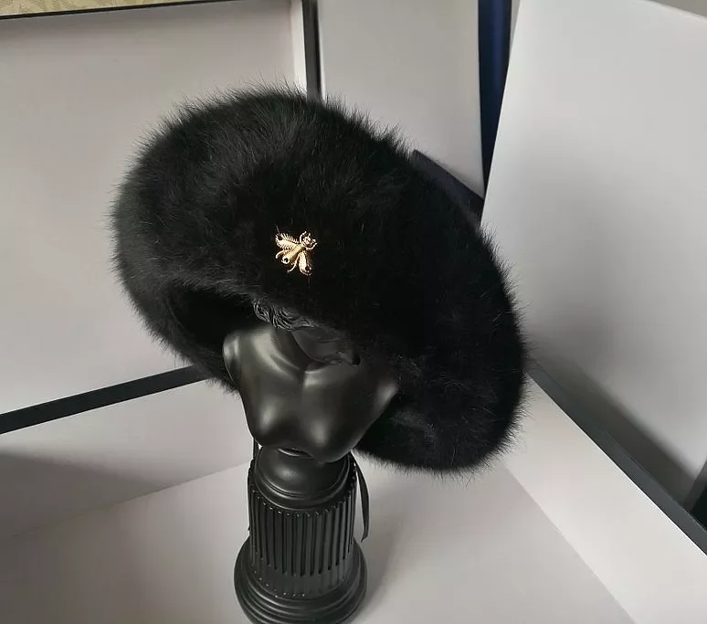 hat Wool Solid Color Beret Caps Female Bonnet Gold Bee Rabbit fur caps Lady Painter All Matched Warm Hat Wholesale
