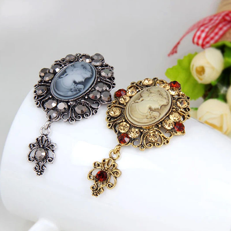 Женская брошь в викторианском стиле с кристаллами