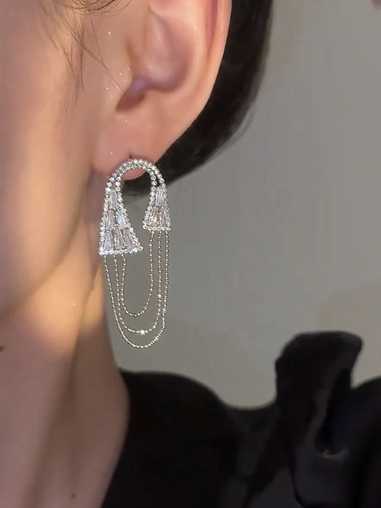 2024 New High-Grade Geometric Zircon Tassel Earrings Light Luxury Design Temperament Cold Sle