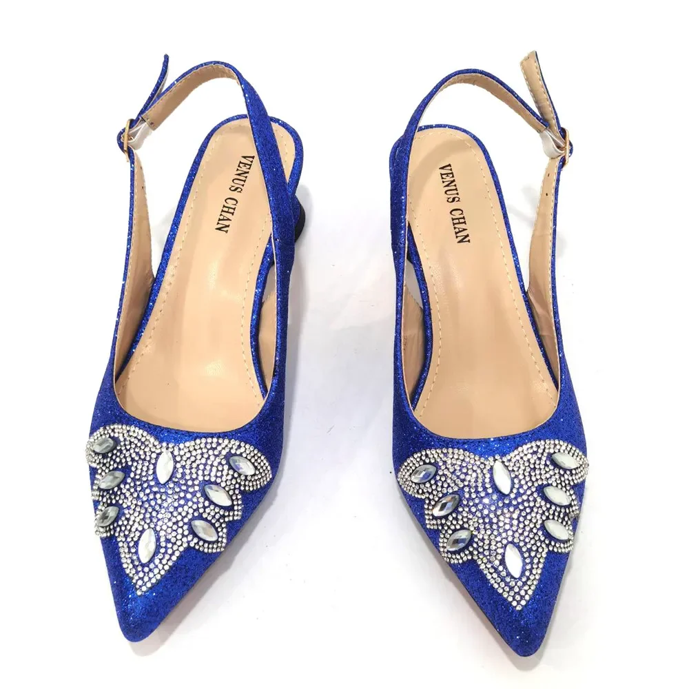 Женские босоножки на среднем каблуке в нигерийском стиле