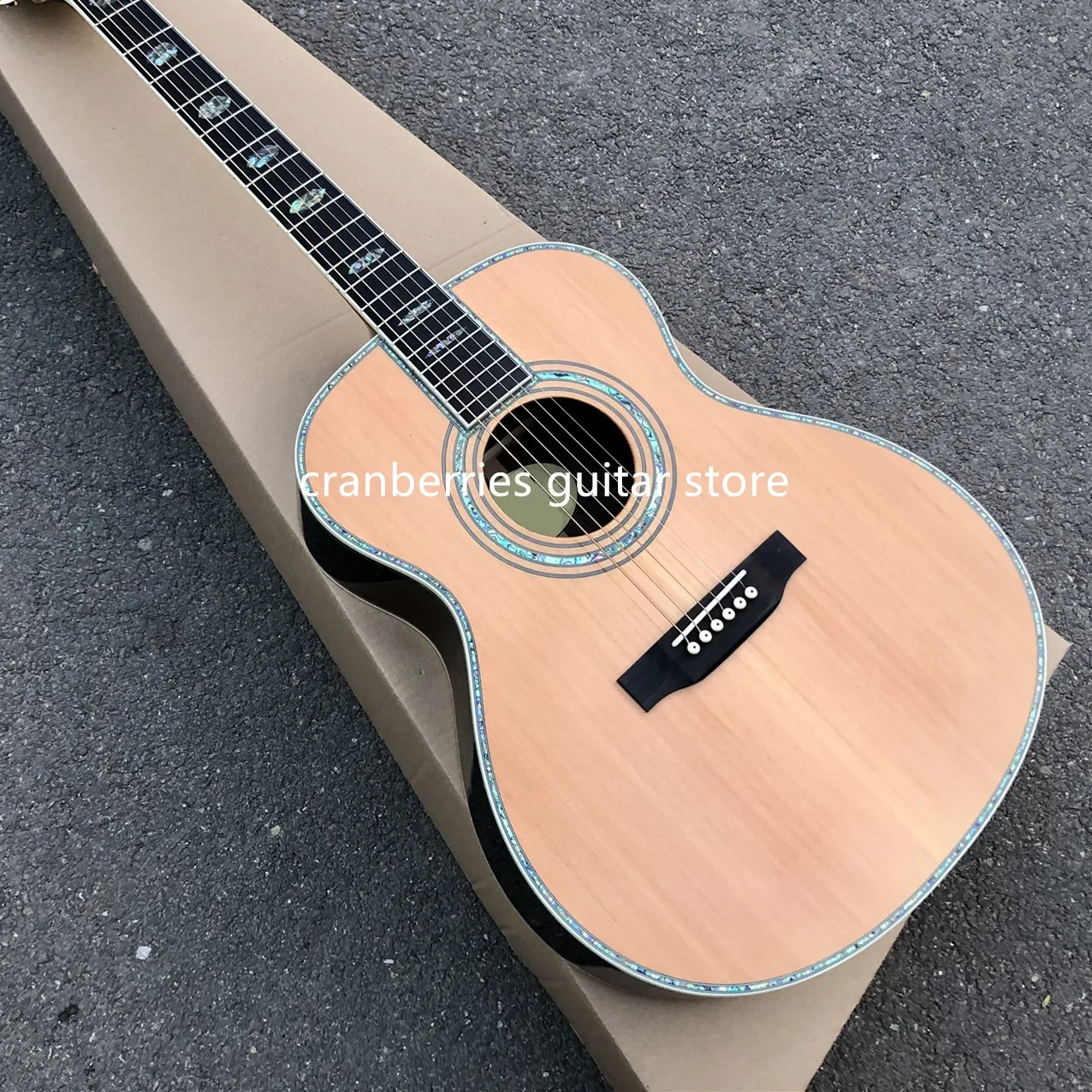 

Высококачественная акустическая гитара из твердого кедра, модель OM, задняя и боковая сторона из розового дерева, настоящая инкрустация морскими ушками, бесплатная доставка