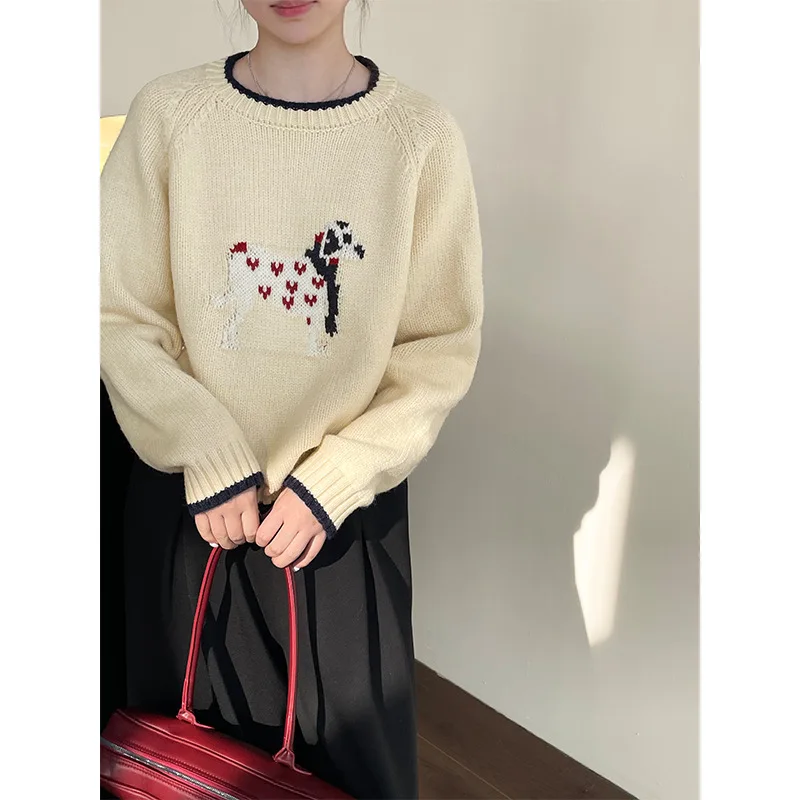 Женский вязаный свитер с рисунком собаки полосатая отделка круглый вырез