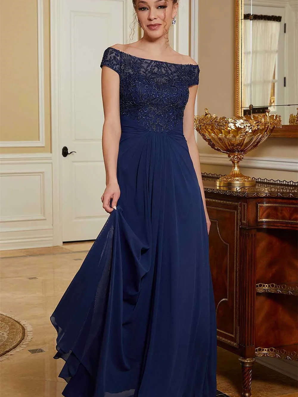 Рисунок 4 - Элегантное кружевное платье для матери невесты 2024