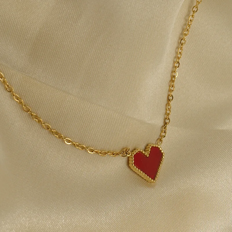 

1 x Red French Premium Love Necklace Versatile And Niche Design Titanium Steel Heart-Shaped Clavicle Chain
