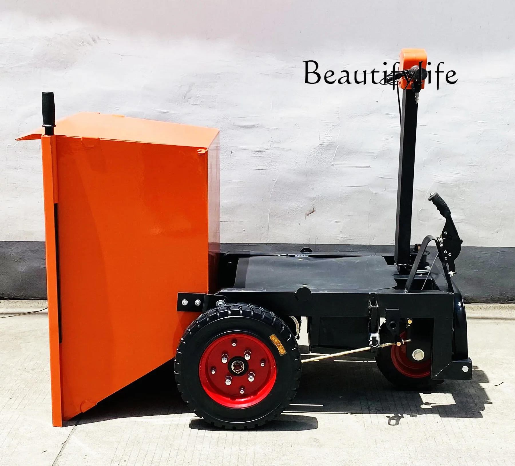 Трехколесный инженерный автомобиль наклонное ведро саморазгрузка