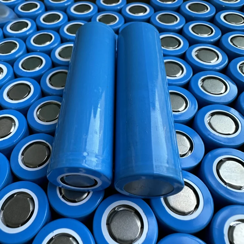 Литиевая батарея 18650 с плоской головкой 2000 мАч AEAK