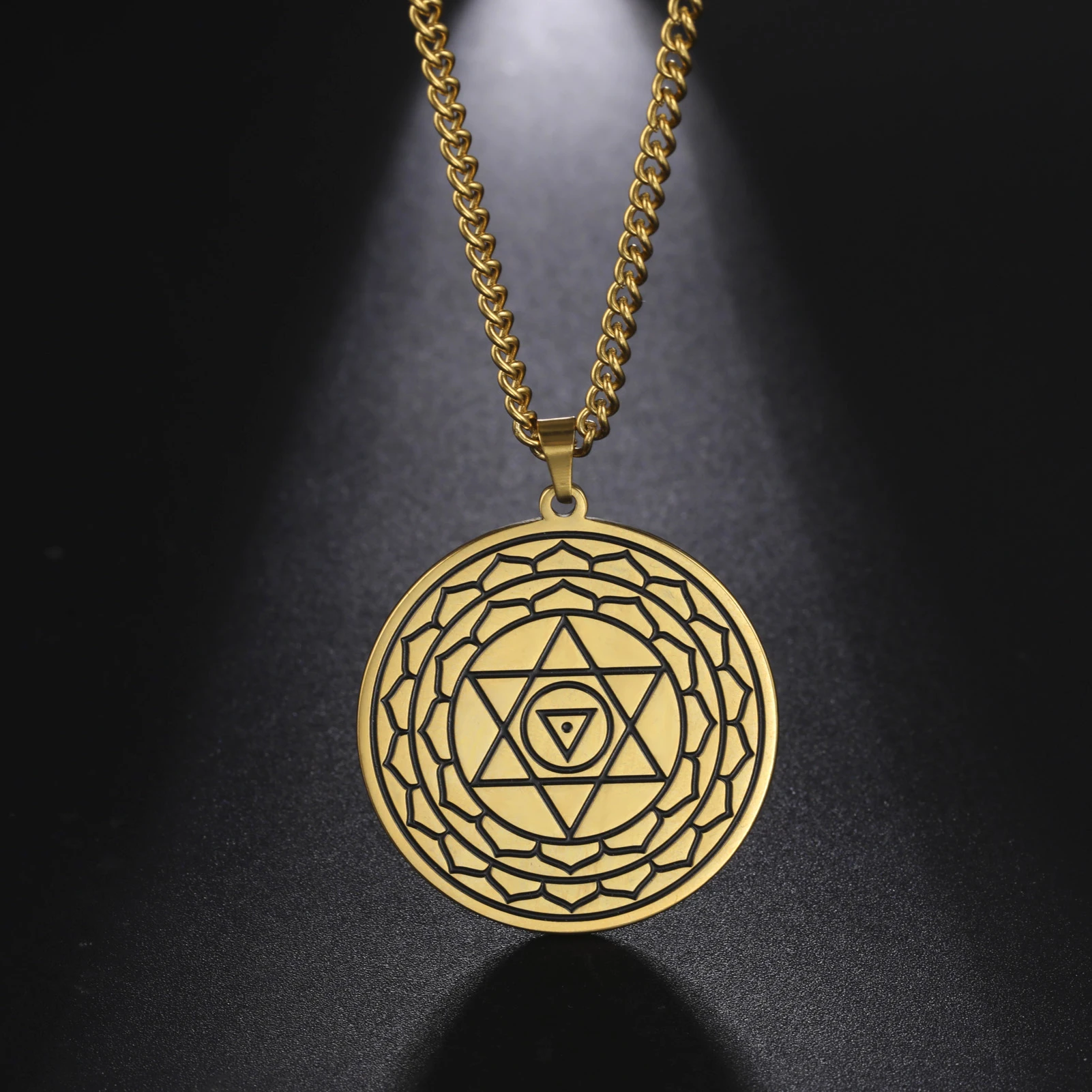 

Double Lotus Hexagram Necklace Round Medal Pendant Corrosion Smeared Stainless Steel Gold Necklace for Women Jewelry Gift