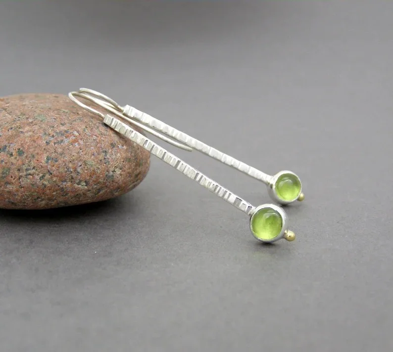 

European and American natural fashion silver earrings match stick personalized emerald