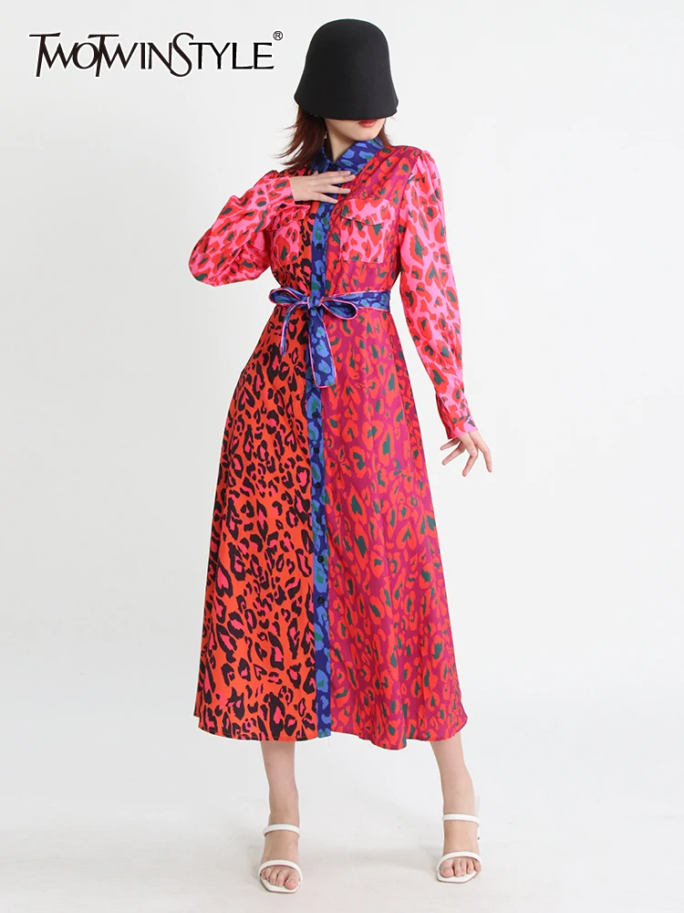 

Женское повседневное прямое платье TWOTWINSTYLE, леопардовое платье средней длины с отложным воротником, длинным рукавом и высокой талией