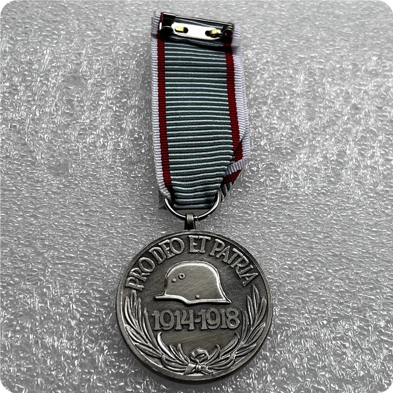 

European Austro-Hungarian Empire 1914-1918 PRO DEO ET PATRIA Double Swords Metal Medal