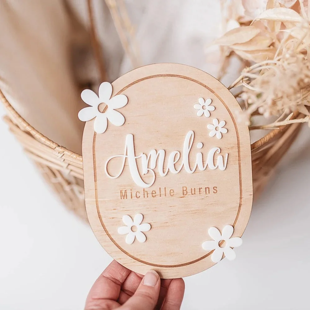 

Деревянное персонализированное украшение для новорожденного