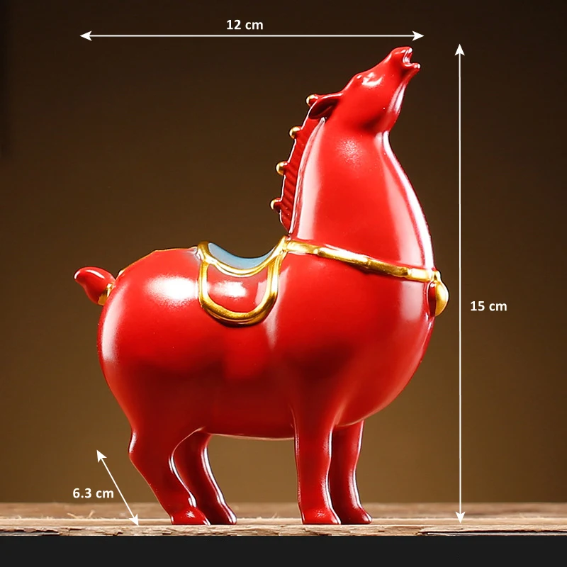 

Красная керамическая статуэтка лошадь династии Тан