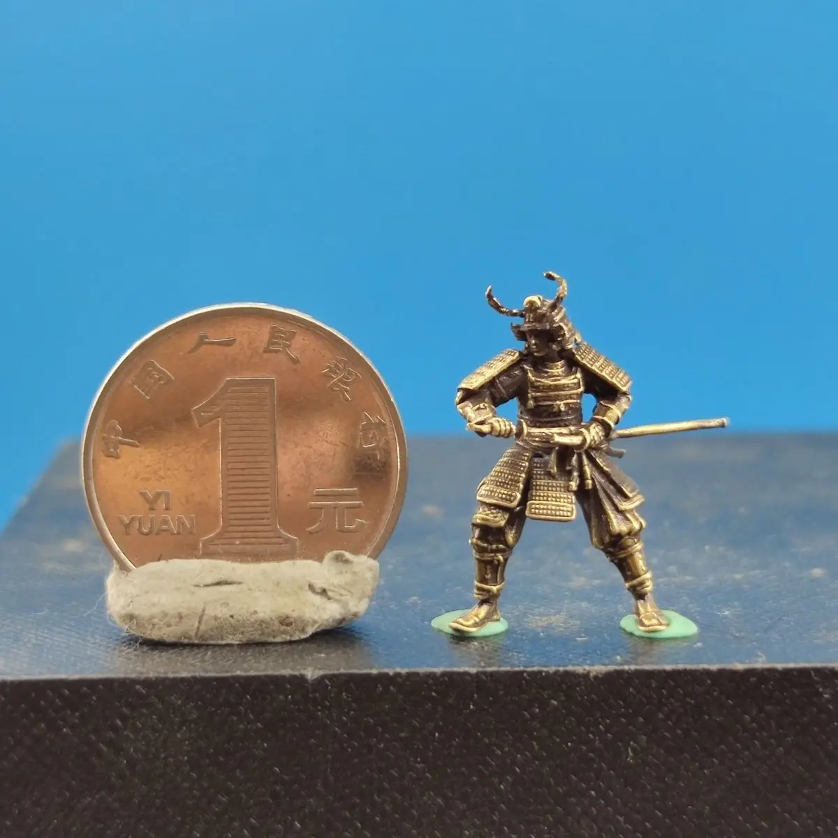 Миниатюрная латунная статуэтка самурая инадзо нитобэ бусидо кодекс самурая