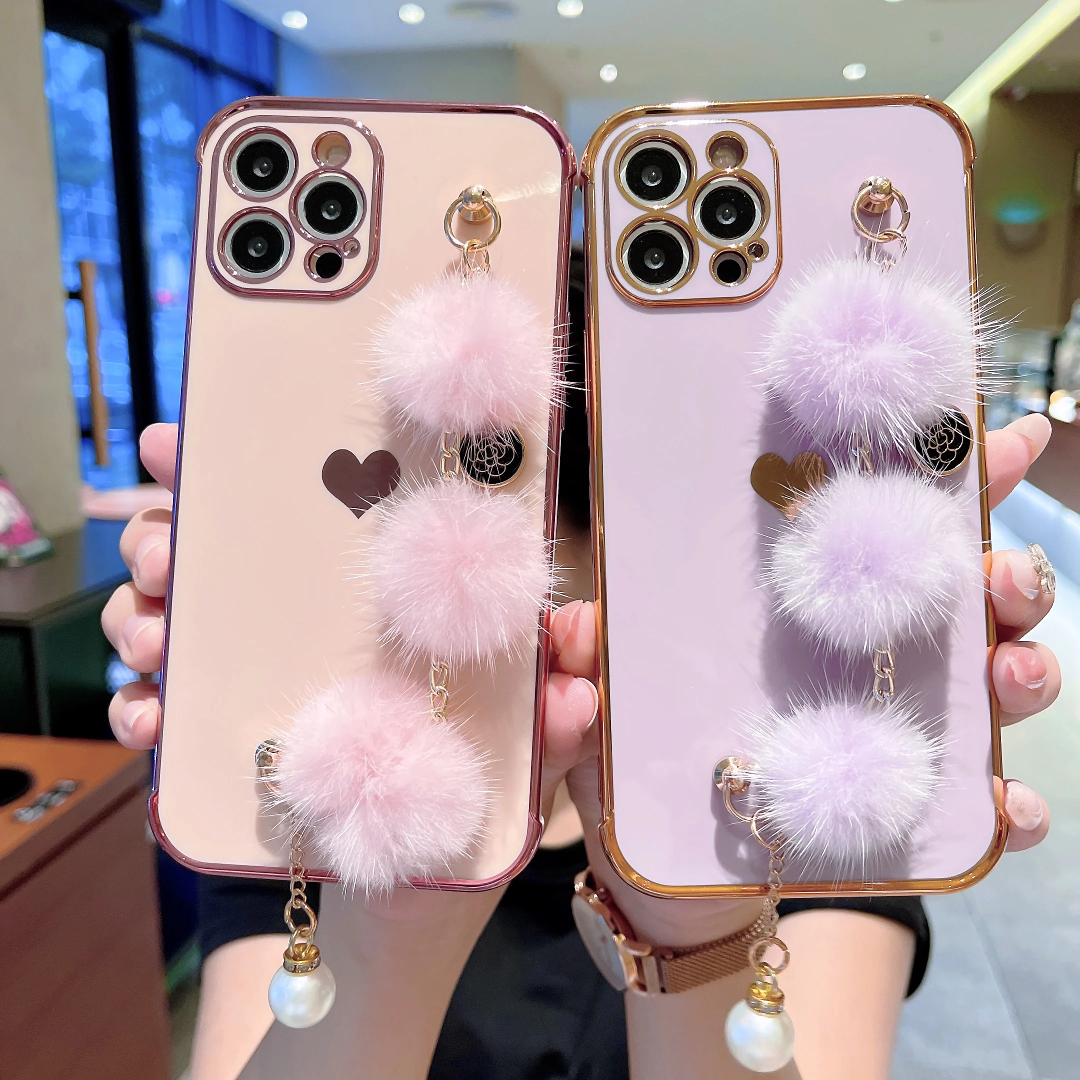 

Luxury Plating Love Fur Ball Metal Bracelet Phone Chain Soft Case For IPhone 13 Pro Max 12 11 MiNi X XS XR 7 8 Plus SE Cover