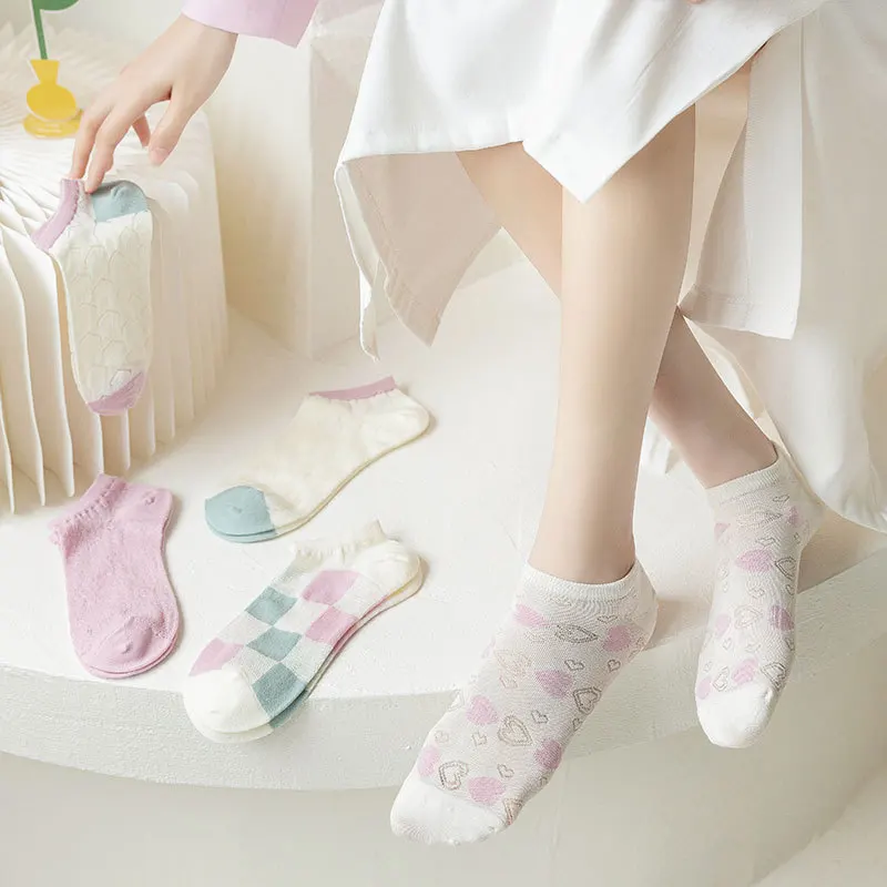 

2 Pairs 2022 Fashion New Pink Department of Women's Socks Net Red Explosion Women's Socks Cotton Plastic Plaid Socks