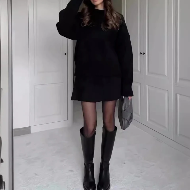 Женский вязаный комплект из двух предметов