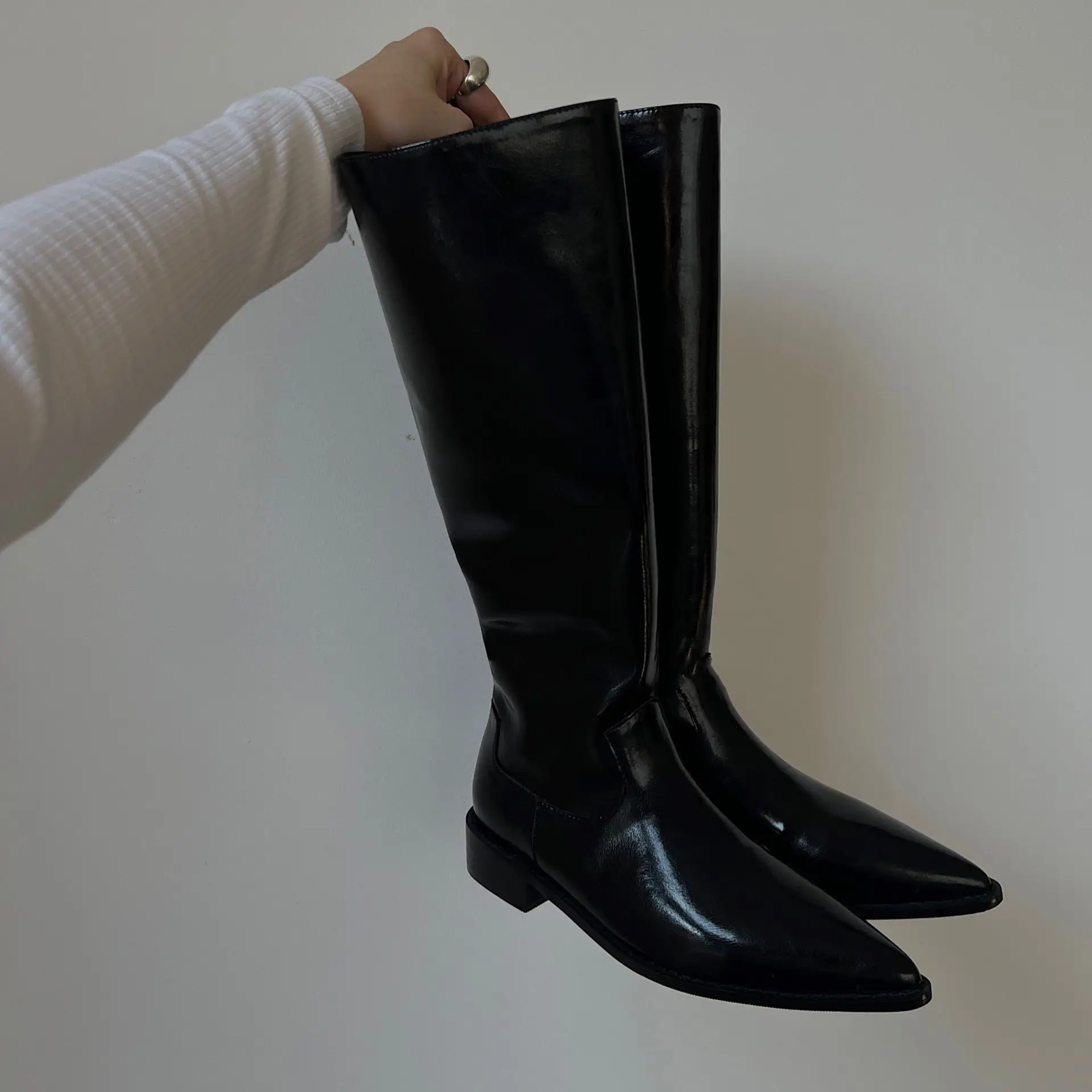 

Black/Brown/White Women Knee High Boots Pointed Toe Chelsea Botas Flat Heeled Slip On Knight Botas Patent Leather Dress Shoes 39
