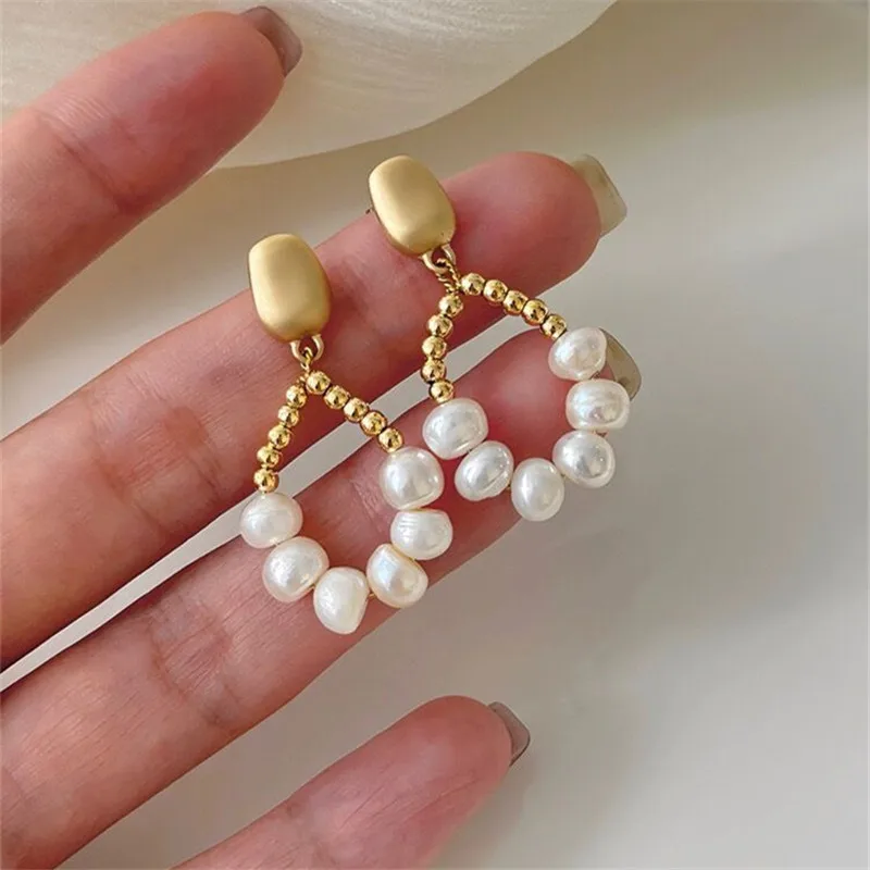 

The Baroque Freshwater Pearl Pendant Earrings European American Style Personality Fashion Stud Earrings Ms Travel Accessories