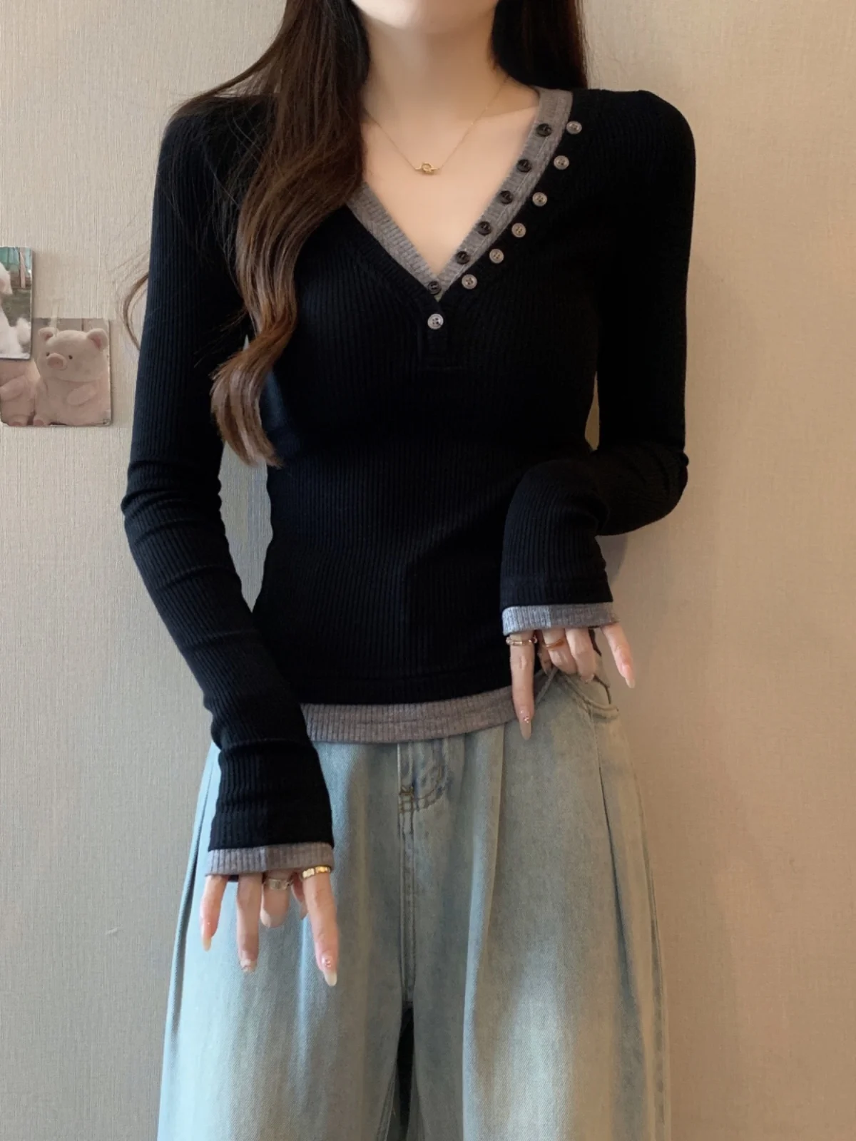 Autumn New Unique Beautiful Fake Two Pieces V-neck Knit Inner wear Plus size women clothing Chubby Girl Slim fit Base Top