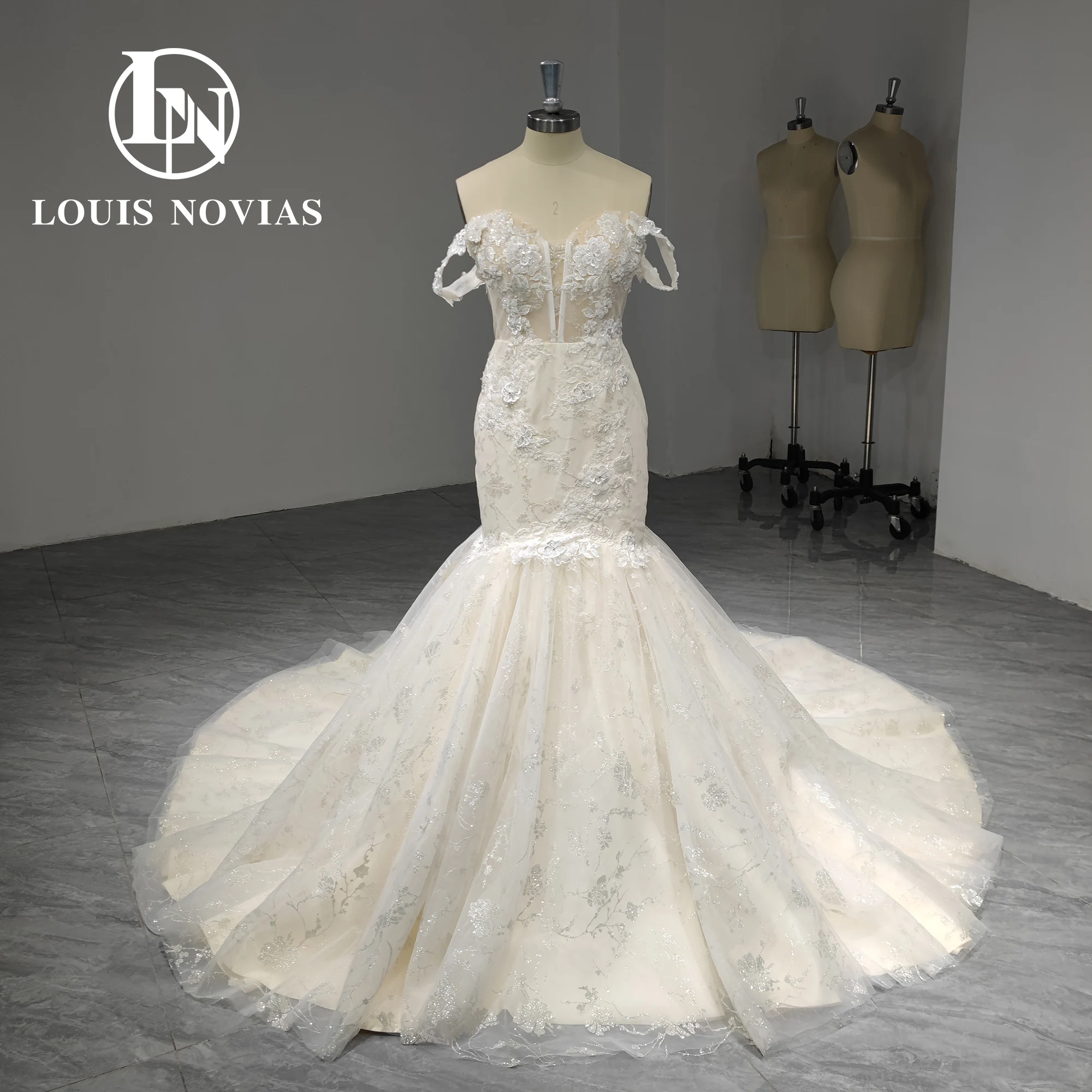 

Женское свадебное платье с юбкой-годе LOUIS NOVIAS, белое платье с открытыми плечами, аппликацией сердечком и шлейфом, свадебное платье, 2023