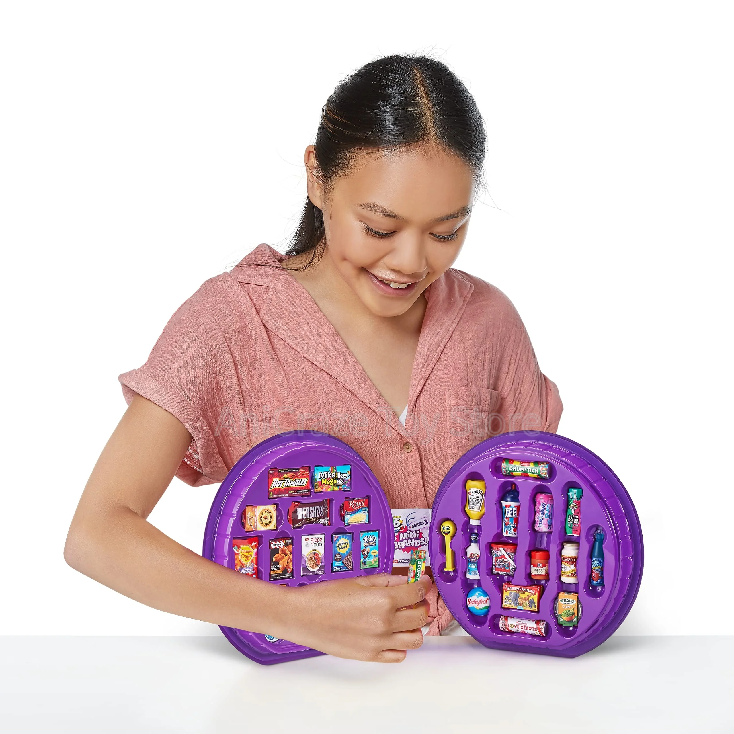 Фото Коллекционная коробка серии Surprise Mini Brand Series вмещает и демонстрирует 30 мини-фигурок, включая 5 эксклюзивных мини-фигурок ZURU из серии Blind Box. №3