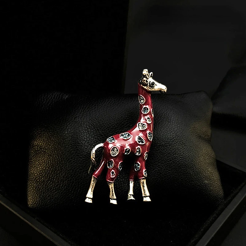 

High-End Exquisite Giraffe Brooch Christmas Gift Men's and Women's Vintage Coat Scarf Corsage Pin Accessories Rhinestone Jewelry