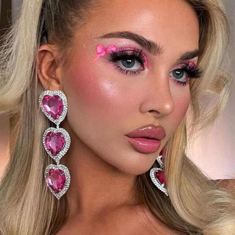 

Vintage Sweet Three Heart Shaped Pendant Earrings for Women Rhinestone Exaggerated Barbie Girl Earring Clip Makeup Ball Jewelry