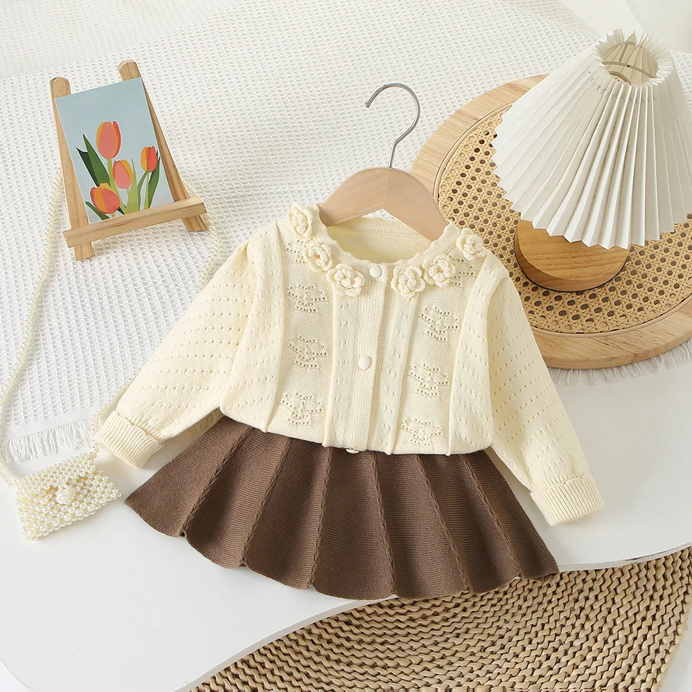 Детский трикотажный костюм из Свитера и юбки на весну осень