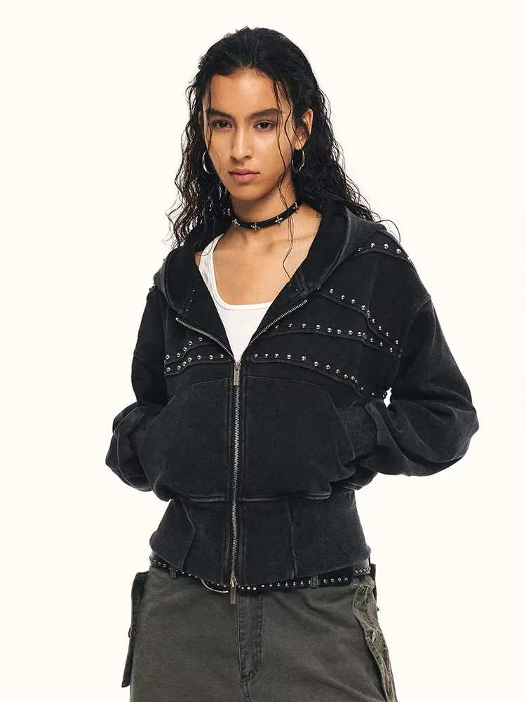 Фото Женская укороченная толстовка с капюшоном в стиле Y2K с заклепками, свободного кроя, в стиле стритвир, с застежкой-молнией, в стиле харадзюку, готика, панк. №1