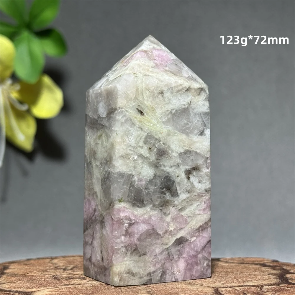 

Турмалин с цветком сливы, обелиск