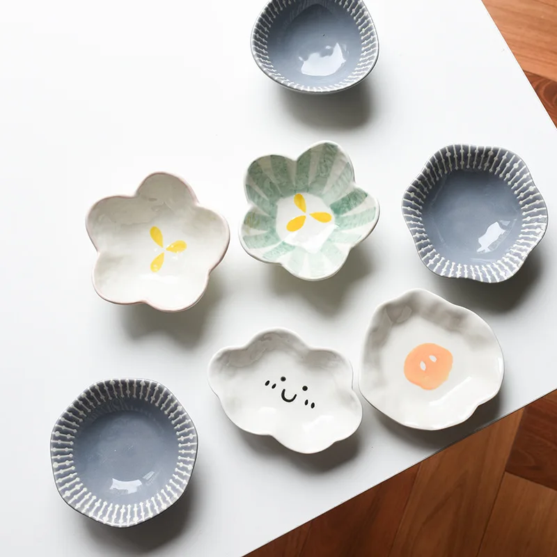 

Daily use ins style creative cute irregular ceramic seasoning dish tableware hand-painted cloud flower bowl