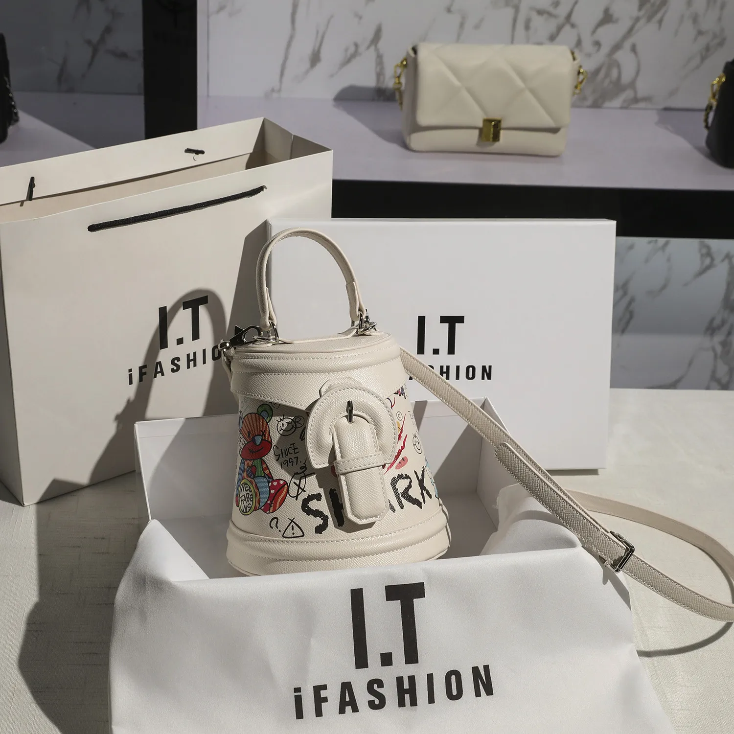 

2022 Women's Cartoon Painters Bucket Bag Brand Handbag Shoulder Bag PU Leather Crossbody Bag Luxury Toth Bag Female Purse